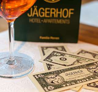 Cocktail und Jägerhof Dollar